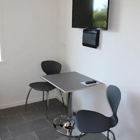 Icv Sleepwell Hotel Vra